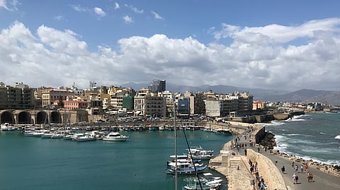 Flygplatsen hålls stängd i Heraklion och i Chania efter kaoset.
