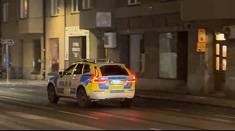 En stor polisinsats pågick i Gröndal i Stockholm på måndagseftermiddagen.