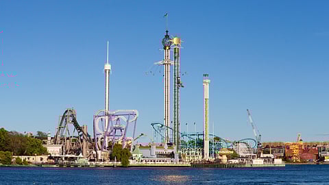 Vybild över Gröna Lunds tivoli. Jetline är den blåa berg- och dalbanan.