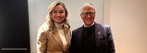 Ebba Busch raderar bilden med Bill Gates