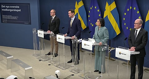 Regeringen och SD: Höj hemvistkravet för medborgarskap från fem till åtta år