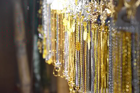 Kvinnoförbundet för demokrati spenderade en halv miljon skattekronor på mycken, kläder och restaurangbesök.