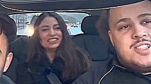 V-ledaren är på TikTok-turné och lär sig slang - en av partiets strategier inför valet.