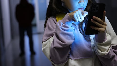 Varför hamnar så många svenskar barn i utsatthet, utan beskydd från vuxenvärlden?