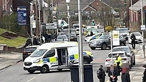 Ett område i Radcliffe, i Manchesterområdet, spärrades av på måndagen efter larm om en incident.