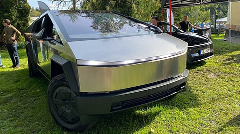 Tesla Cybertruck, här på klassikerbilevenemanget "Classic & Dream Cars" i Stockholm..