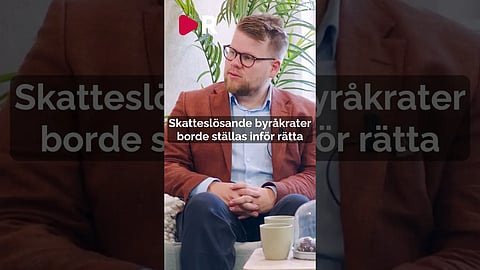 Skatteslösande byråkraterborde ställas inför rätta