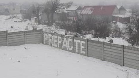 OSTROVANY: Na známom múre v obci pribudlo v týchto dňoch ospravedlnenie.