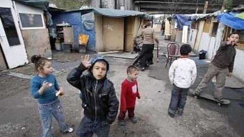 FRANCÚZSKO: Za 2 týždne polícia vypratala 40 rómskych osád.