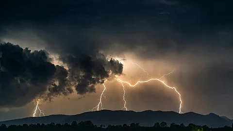 Silný vietor a ochladenie prichádzajú na západné Slovensko.