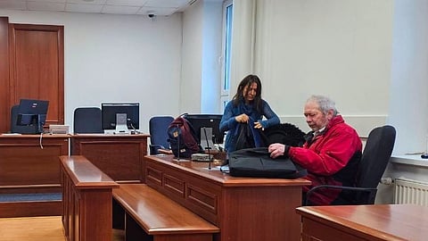 Pedagóg pred súdom za list spochybňujúci holokaust – vypovedal svedok.