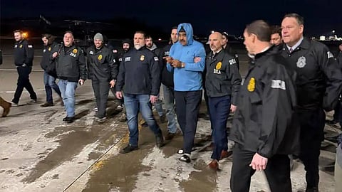 USA zaútočili na Venezuelu, prezidenta Madura vezú na súd do New Yorku.