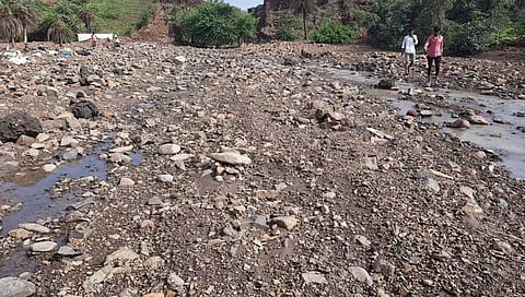 कोराडी नदीला पुर आल्याने शेत जमीनी खरडल्या; नुकसान भरपाईची मागणी