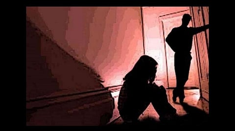 माॅडेलचा व्हिडिओ निर्मात्याकडून विनयभंग