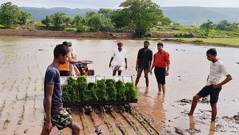 मावळात भात लागवडीस जोमात सुरवत