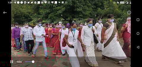 पाथर्डीचे आरोग्य अधिकाऱ्यांच्या समर्थनासाठी कर्मचाऱ्यांचा मोर्चा