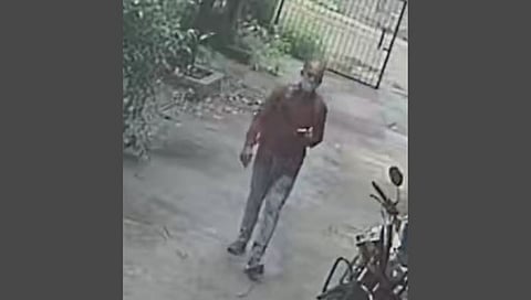 गॅस मेकॅनिक असल्याचे भासवून गंडवणारा भामटा सीसीटीव्हीत कैद