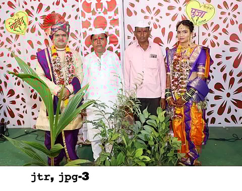 जिंतूर मध्ये पर्यावरणयुक्त लग्नसोहळा