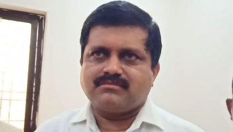 ओबीसी आरक्षण विरोधी याचिकाकर्ता म्हणतो 'मी काँग्रेसचाच'...