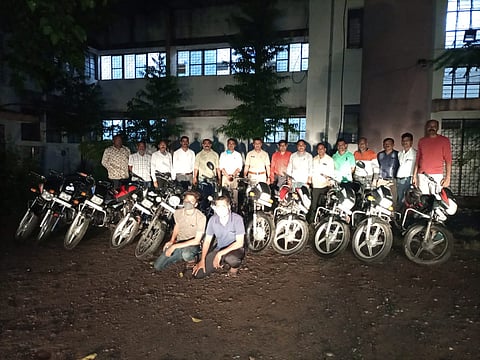 चोरीच्या 12 गाड्यांसह 4 लाख 40 हजारांचा मुद्देमाल जप्त; दोघांना अटक