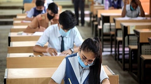 CBSE विद्यार्थ्यांचे परिक्षा शुल्क परत करण्यासाठी न्यायालयात याचिका