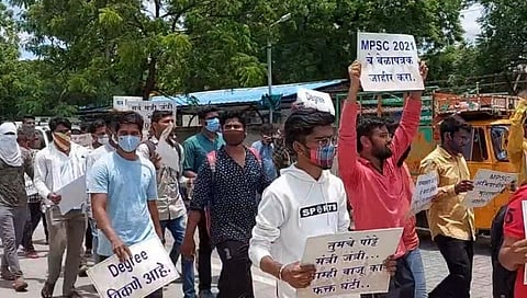 माझी डिग्री व मला विकणे आहे; स्पर्धा परीक्षेच्या विद्यार्थ्यांची संतप्त भावना