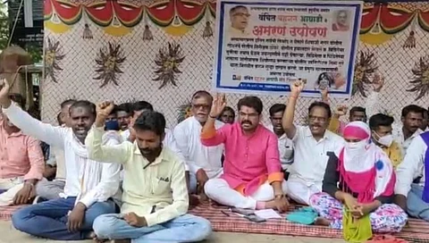 ...अन्यथा धनंजय मुंडेंच्या दारासमोर आत्मदहन करेल
