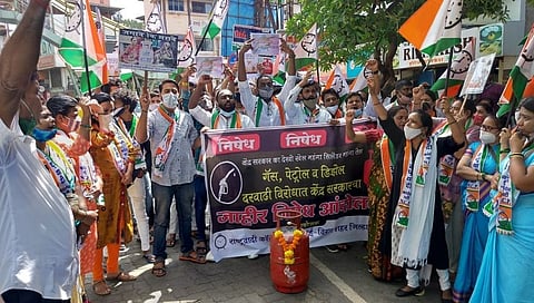 वसईत वाढत्या महागाई विरोधात राष्ट्रवादीचे आंदोलन