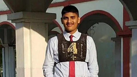 मुदखेडचा आर्यन देशमुख भारतीय नौसेनेत लेफ्टनन्ट