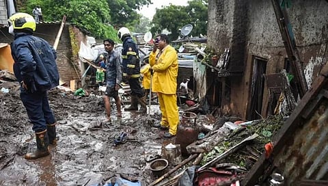 मुंबईतील गोवंडीत इमारत कोसळली, चौघांचा मृत्यू, 11 जखमी (पहा व्हिडिओ)