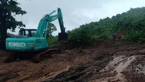 दिघी माणगाव रस्त्यावर दरड कोसळली; रस्ता वाहतुकीस बंद