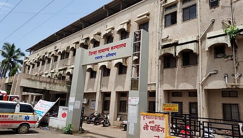 कोरोना रुग्णाने डॉक्टरच्याच डोक्यात घातले सलाईनचे स्टँड...(पहा व्हिडीओ)