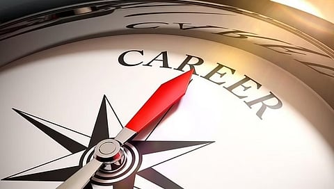 बारावीनंतर काय? मेडिकल, इंजिनिअरिंगसह करिअरसाठी अनेक मार्ग