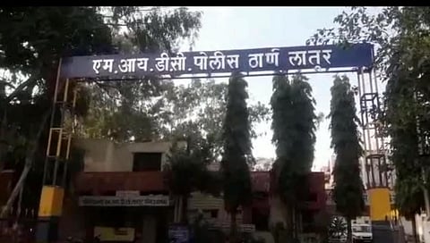 सख्ख्या बहिणींनी घरात गळफास घेऊन संपवल जीवन..!