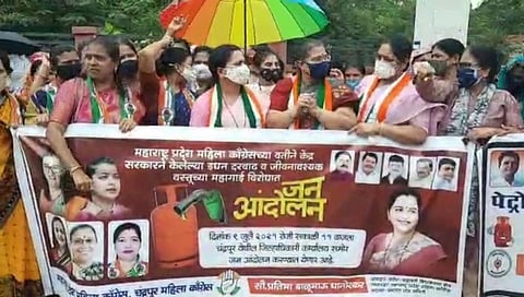 केंद्र सरकारच्या विरोधात चंद्रपुरात महिला काँग्रेसचे आंदोलन