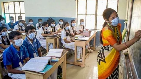 बुलढाणा जिल्ह्यातील 910 शाळांपैकी 316 शाळांमध्ये उघडली पुस्तके
