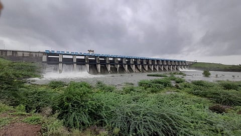 परभणीच्या लोअर दूधना धरणातून नदी पात्रात विसर्ग