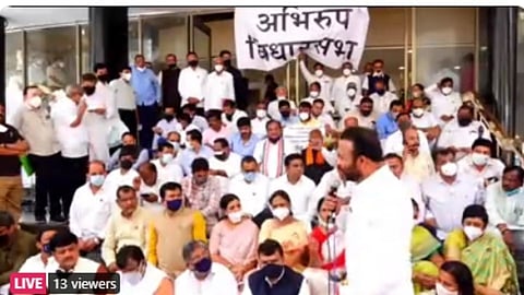 Monsoon Session : विरोधी पक्षाची सभागृहाबाहेर अभिरुपविधानसभेची स्थापना