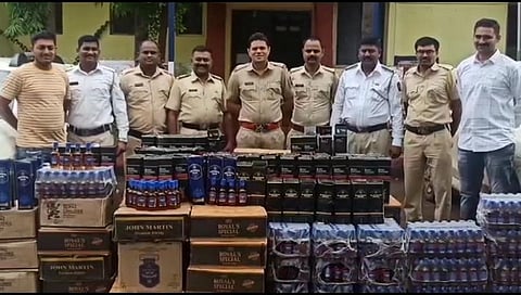 धुळ्यात अवैध दारू वाहतूक करणाऱ्या दोघांना बेड्या