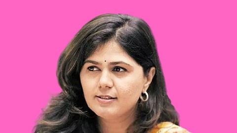 पंकजा मुंडे :  ना धड दबाव ना धड प्रभाव