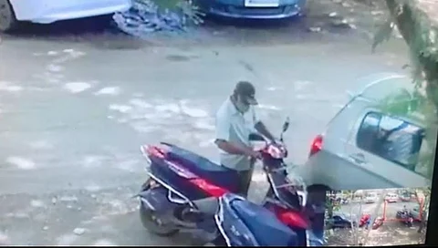 जिमखाना येथील दुचाकी घेऊन चोरटा झाला पसार, घटना सीसीटीव्ही मध्ये कैद