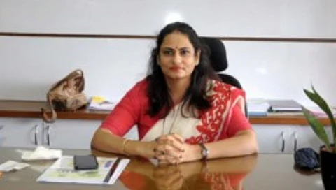 collector Manisha Khatri