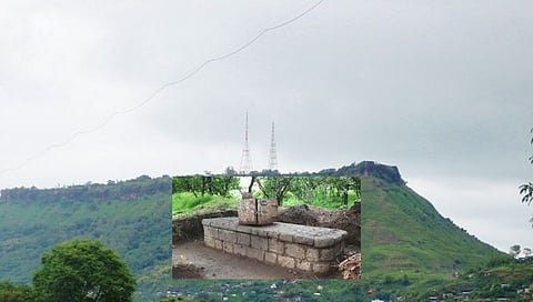 साताऱ्यातील अजिंक्यतारा किल्ल्यावर शिवकालीन दगडी चौथरा सापडला असून या चौथऱ्याचा बाजूलाच एक ब्रिटिश कालीन भली मोठी लोखंडी पेटी सापडली आहे