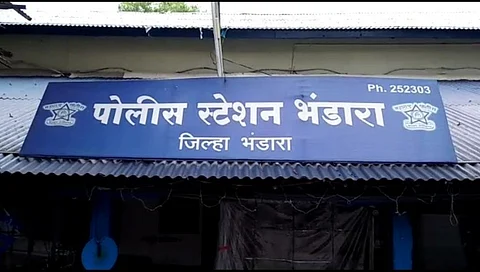 दुचाकी गाड्यांच्या शोरूममध्ये कॅशिअरने केली 28 लाखांची अफरातफर