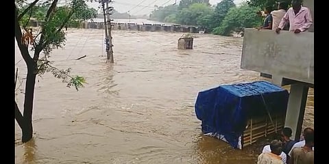 पावसाचे थैमान..कजगावसह वीस गावांचा संपर्क तुटला