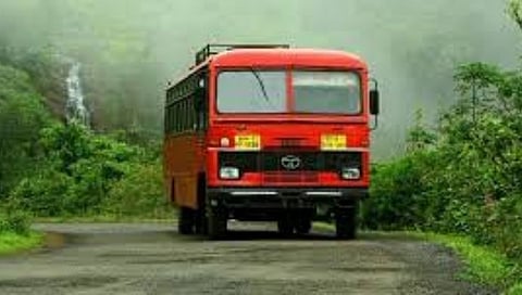 Maratha Reservation: मराठा आंदोलनामुळे प्रवाशांचे हाल, सोलापूर बसस्थानकातून होणाऱ्या १५०० फेऱ्या रद्द, २५ गाड्यांचे नुकसान