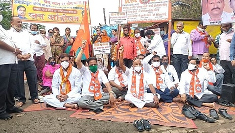 उल्हासनगरमध्ये डम्पिंग ग्राउंड बंद करण्यासाठी शिवसेनेचे जन आंदोलन