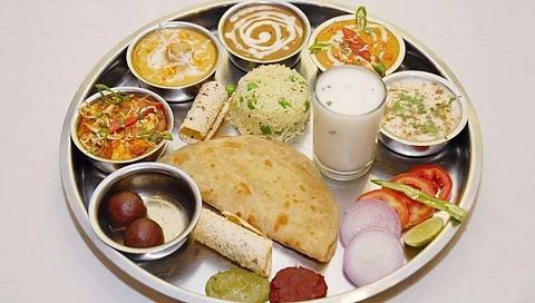 दुपारच्या जेवण्यासाठी ही आहे योग्य वेळ; न्यूट्रिशचा सल्ला