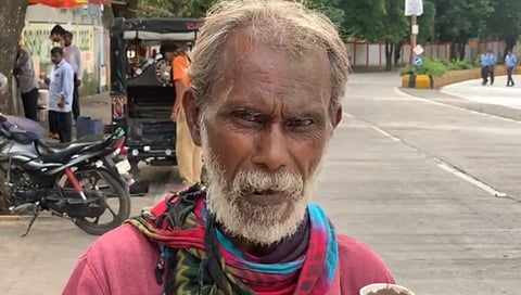 नागपूरचा भिकारी बोलतो फाडफाड इंग्रजी; भिकाऱ्याची जोरदार चर्चा (पहा व्हिडिओ)