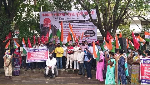 पीएफ विम्यासाठी कामगार संघटना संयुक्त कृती समितीकडून धरणे आंदोलन